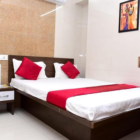 Nivant Lodge Sholapur Exterior foto