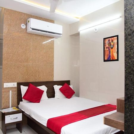 Nivant Lodge Sholapur Exterior foto