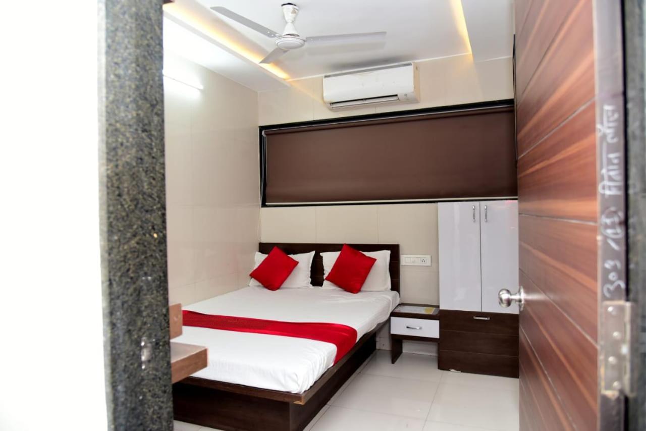 Nivant Lodge Sholapur Exterior foto