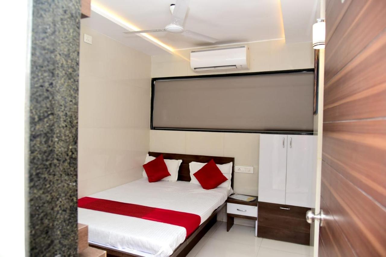 Nivant Lodge Sholapur Exterior foto